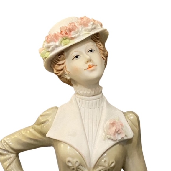 Vintage 1984 Pucci Arnart Porcelain Victorian Lady with Umbrella Figurine - Picture 2 of 9